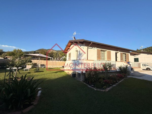 casa indipendente in vendita a Massarosa in zona Quiesa