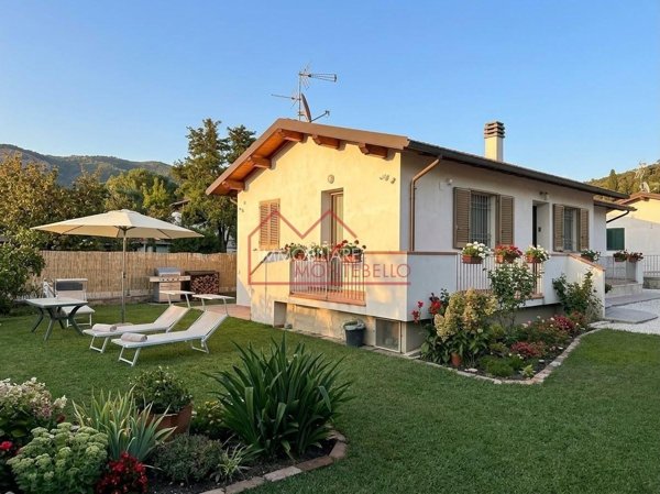 casa indipendente in vendita a Massarosa in zona Quiesa