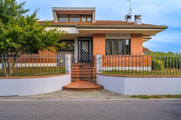 casa indipendente in vendita a Massarosa in zona Bozzano