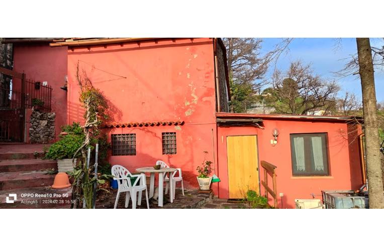 casa indipendente in vendita a Massarosa in zona Montigiano