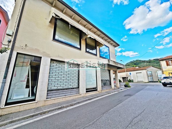 locale commerciale in vendita a Massarosa in zona Stiava
