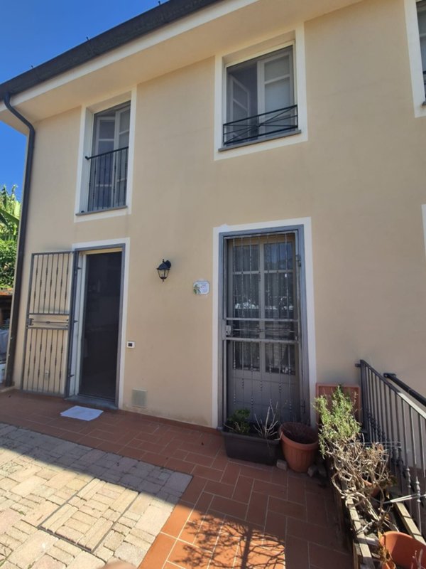 casa indipendente in vendita a Massarosa in zona Quiesa