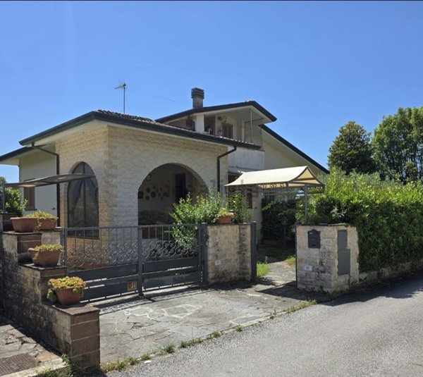 casa indipendente in vendita a Massarosa