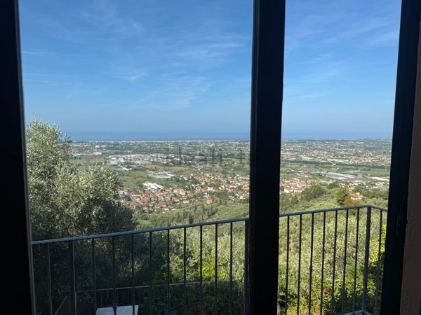 casa indipendente in vendita a Massarosa in zona Mommio