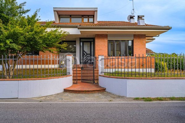 casa indipendente in vendita a Massarosa in zona Bozzano