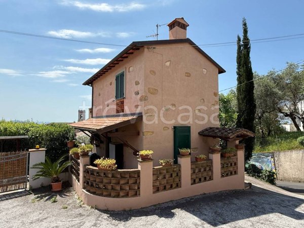 casa indipendente in vendita a Massarosa in zona Bargecchia