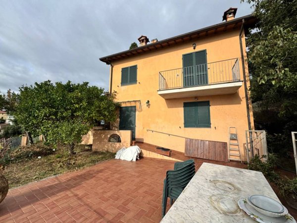 casa indipendente in vendita a Massarosa in zona Piano di Mommio