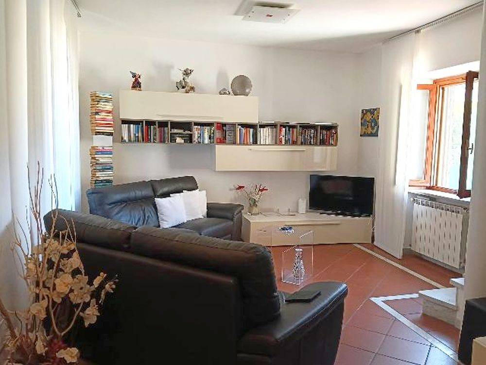 casa indipendente in vendita a Massarosa in zona Bozzano