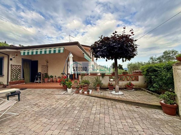 casa indipendente in vendita a Massarosa in zona Bargecchia