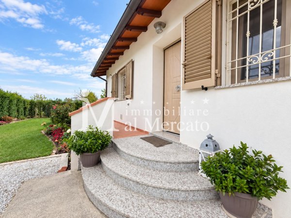 casa indipendente in vendita a Massarosa in zona Quiesa
