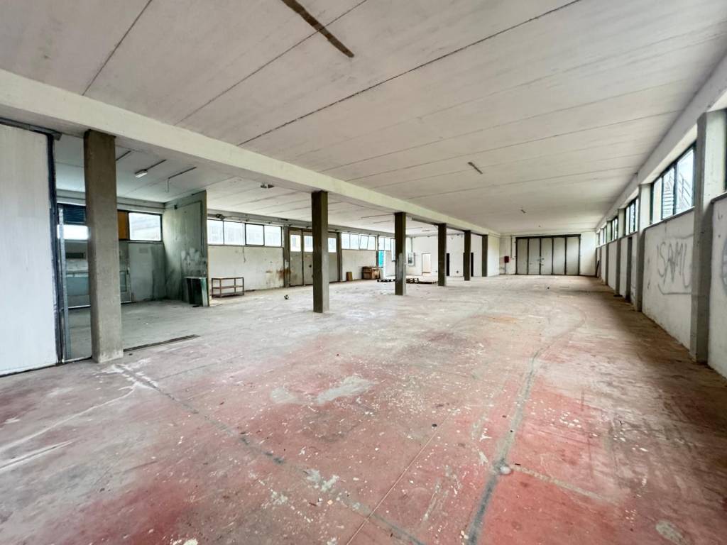 locale commerciale in vendita a Massarosa