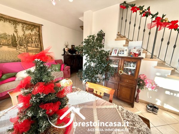 casa indipendente in vendita a Massarosa in zona Quiesa