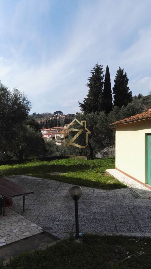 casa indipendente in vendita a Massarosa in zona Bargecchia