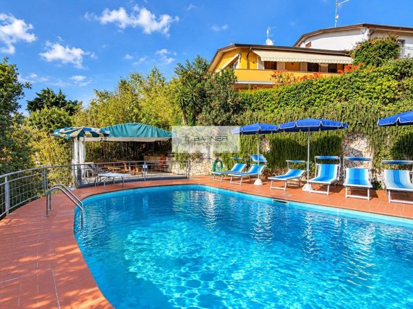 casa indipendente in vendita a Massarosa in zona Piano del Quercione
