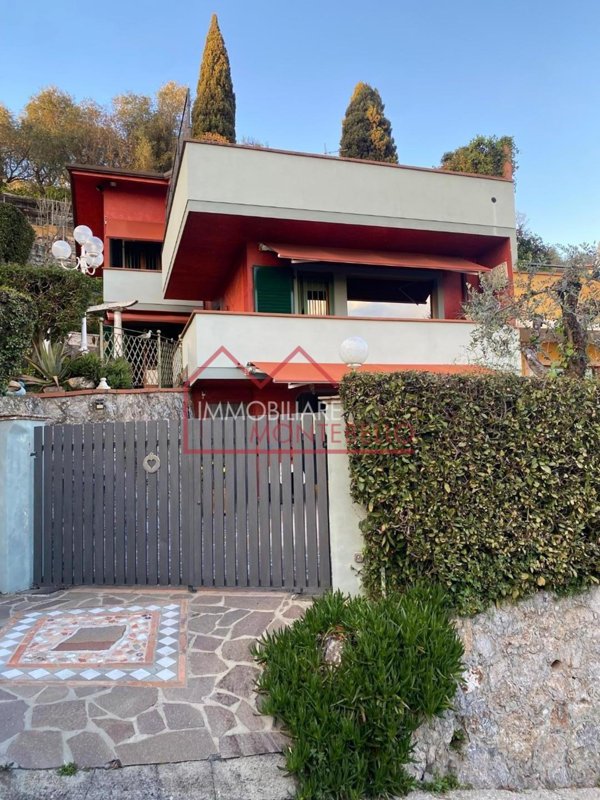 casa indipendente in vendita a Massarosa in zona Bargecchia
