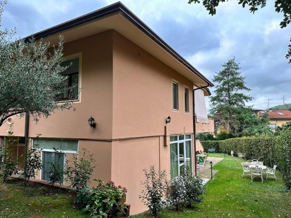 casa indipendente in vendita a Massarosa