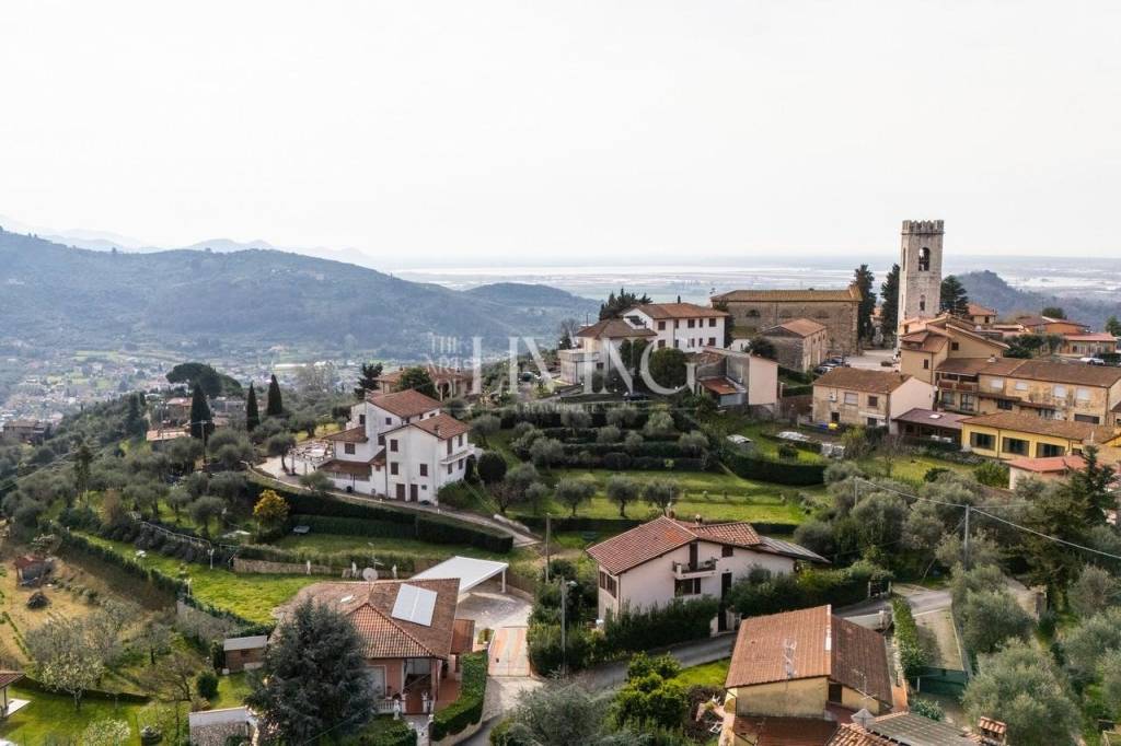 casa indipendente in vendita a Massarosa in zona Piano del Quercione