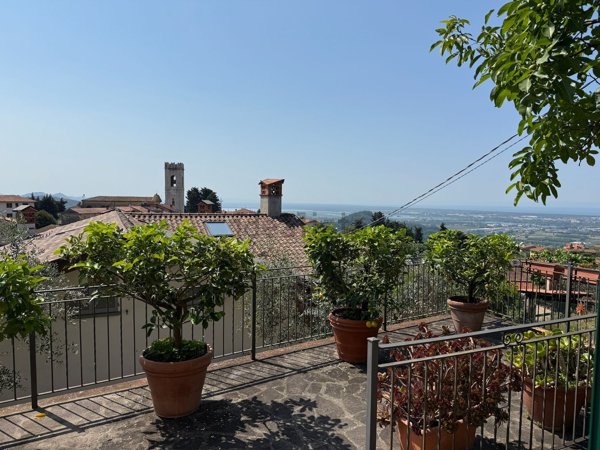 casa indipendente in vendita a Massarosa in zona Bargecchia