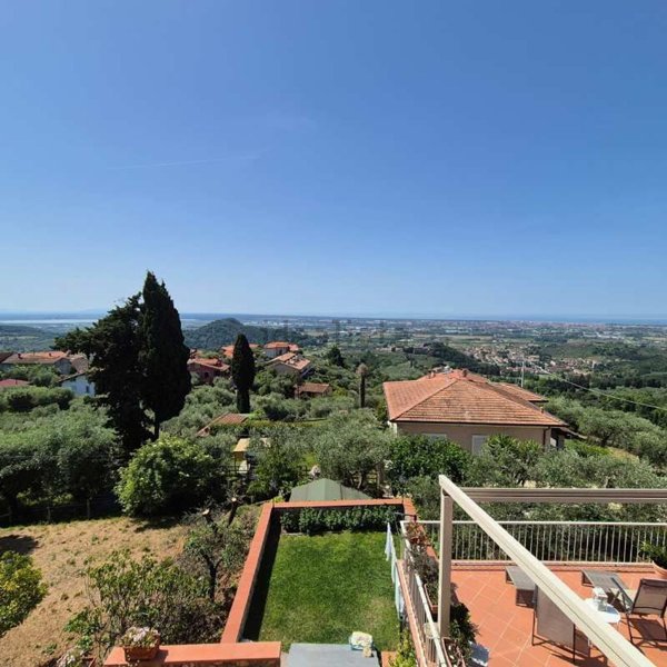 casa indipendente in vendita a Massarosa in zona Bargecchia