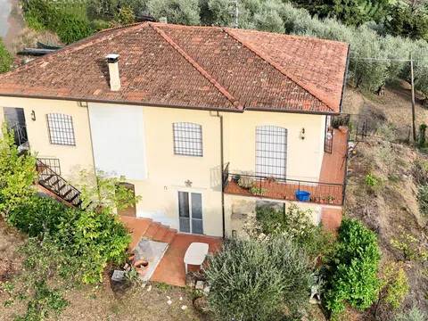 casa indipendente in vendita a Massarosa in zona Bargecchia