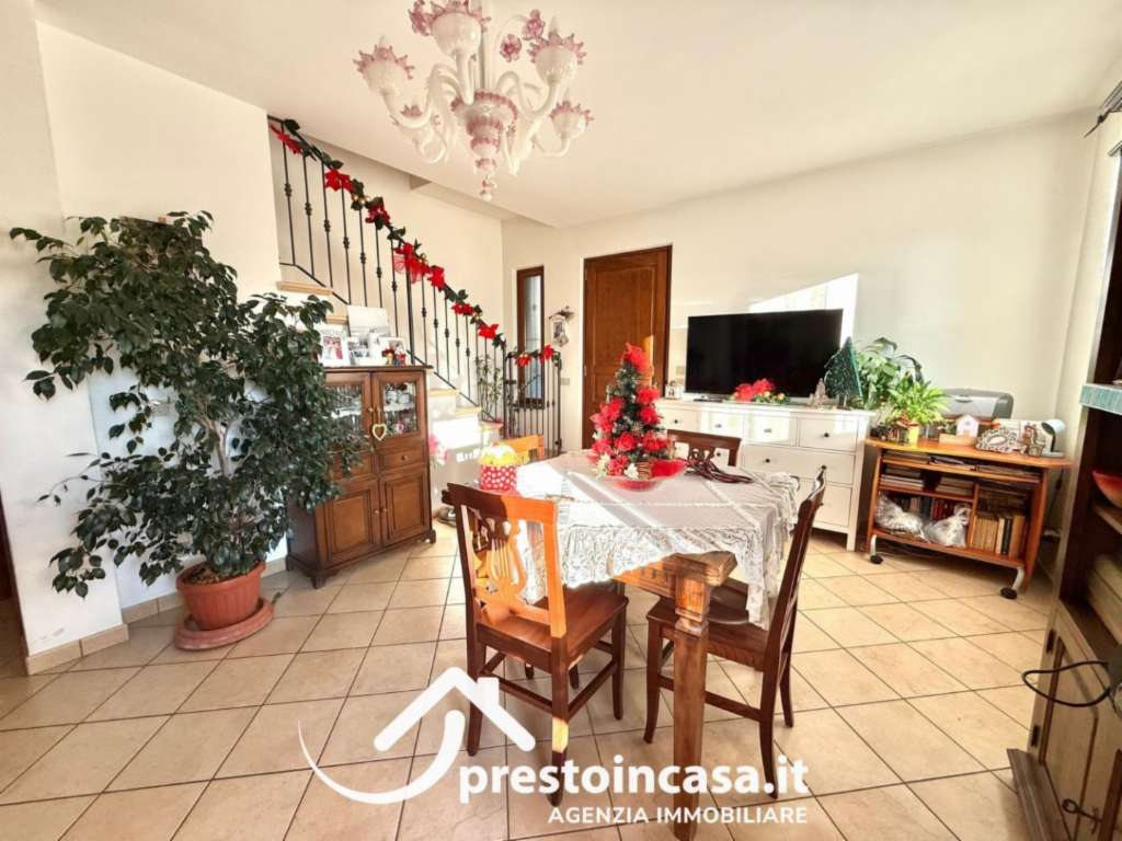 casa indipendente in vendita a Massarosa in zona Quiesa