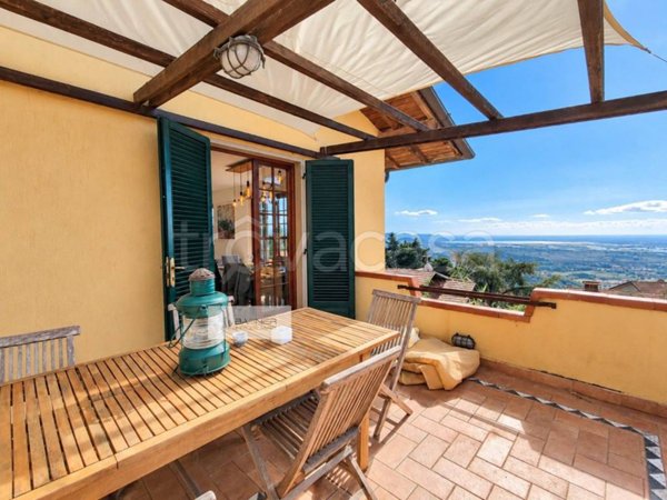 casa indipendente in vendita a Massarosa in zona Bargecchia
