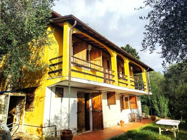 casa indipendente in vendita a Massarosa in zona Pieve a Elici