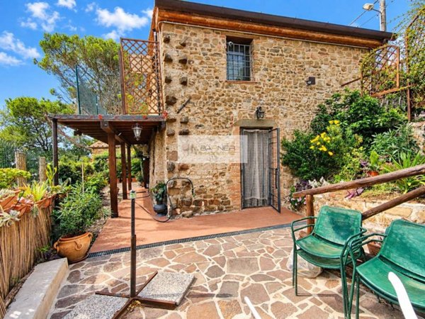 casa indipendente in vendita a Massarosa in zona Montigiano