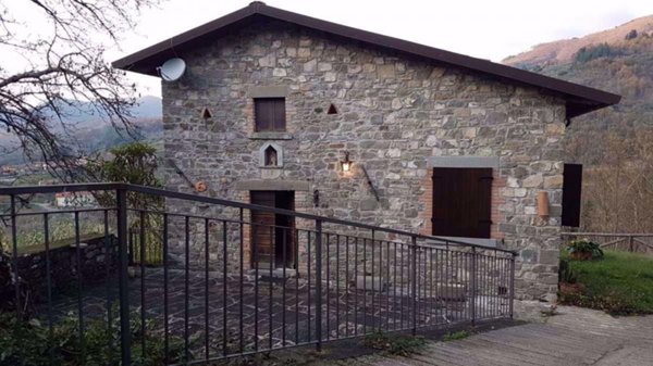 casa semindipendente in vendita a Minucciano