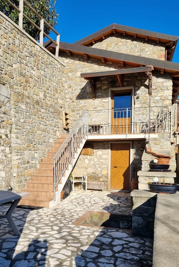 casa indipendente in vendita a Minucciano