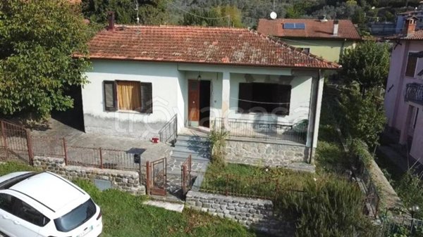 casa indipendente in vendita a Minucciano in zona Pieve San Lorenzo