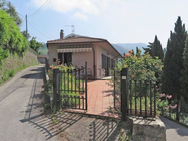 casa indipendente in vendita a Minucciano in zona Pugliano