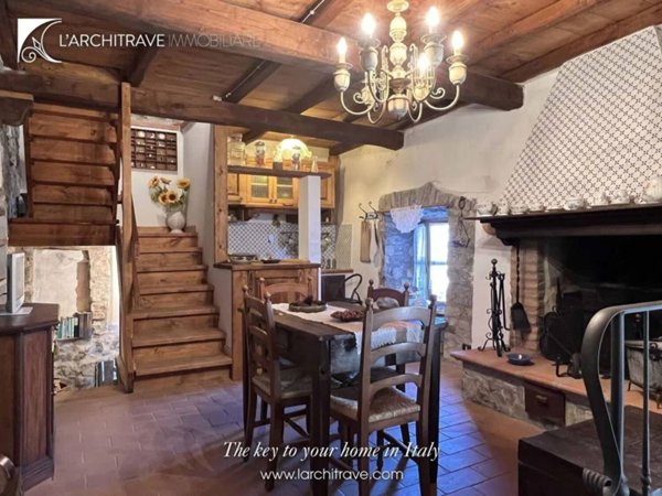 casa indipendente in vendita a Minucciano in zona Gramolazzo