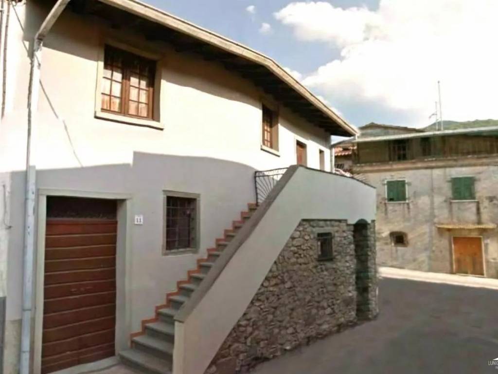 casa indipendente in vendita a Minucciano in zona Pieve San Lorenzo