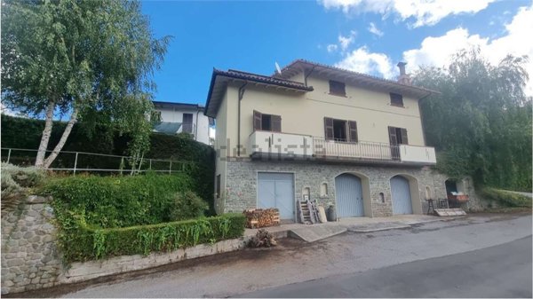 casa indipendente in vendita a Minucciano in zona Gramolazzo