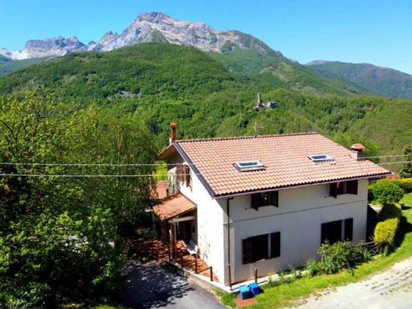 casa indipendente in vendita a Minucciano
