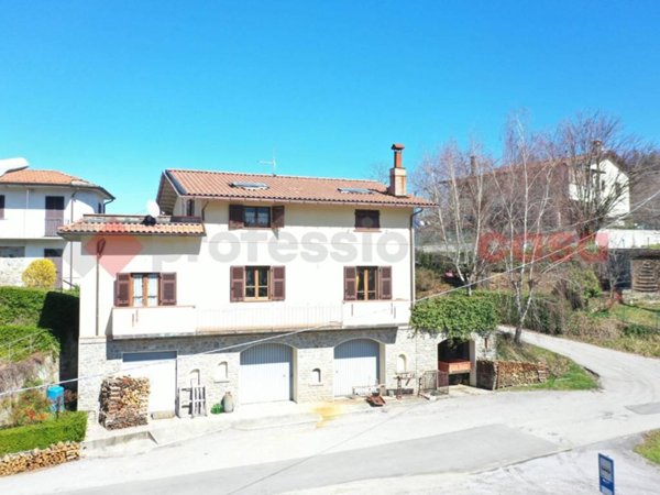 casa indipendente in vendita a Minucciano in zona Gramolazzo