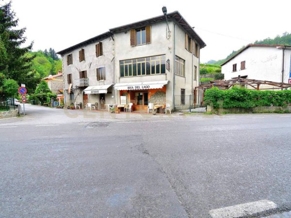 intera palazzina in vendita a Minucciano