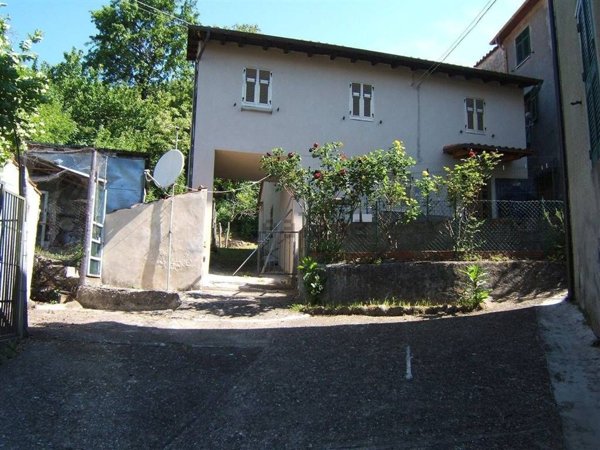 casa indipendente in vendita a Minucciano