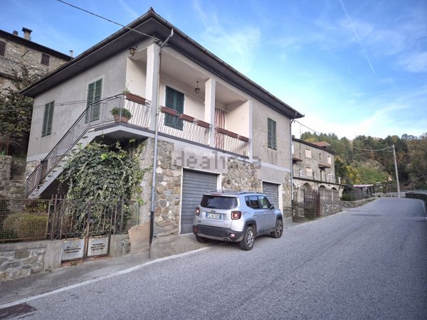 casa indipendente in vendita a Minucciano