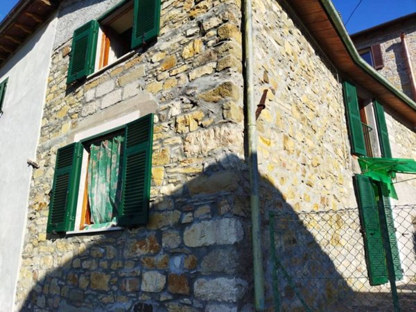 casa indipendente in vendita a Minucciano
