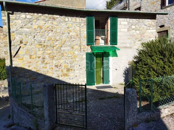 casa indipendente in vendita a Minucciano