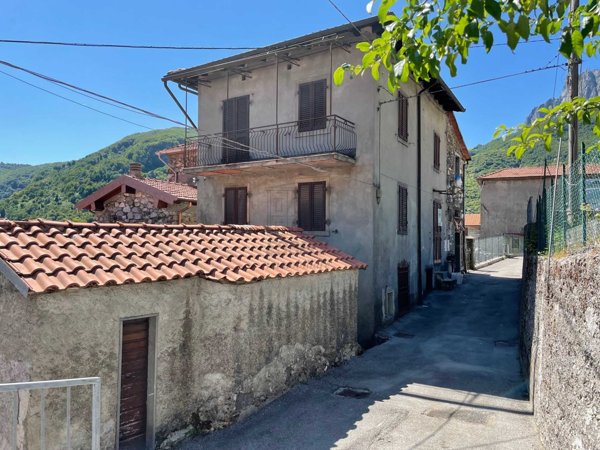 casa indipendente in vendita a Minucciano in zona Gramolazzo