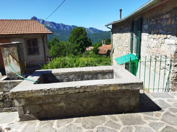 casa indipendente in vendita a Minucciano