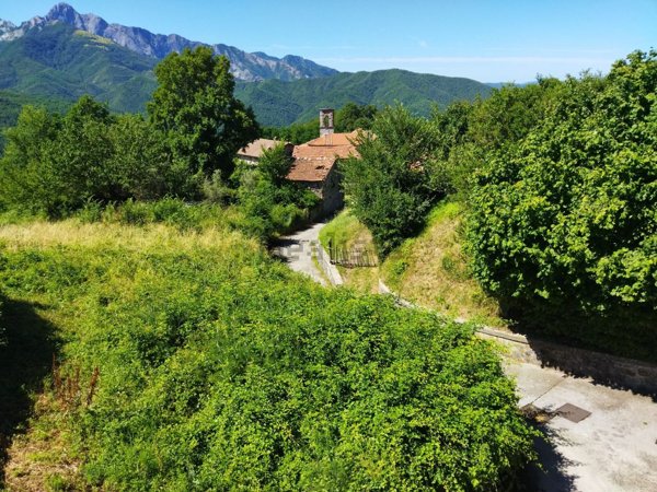 casa indipendente in vendita a Minucciano