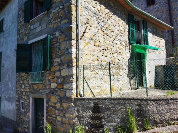 casa indipendente in vendita a Minucciano