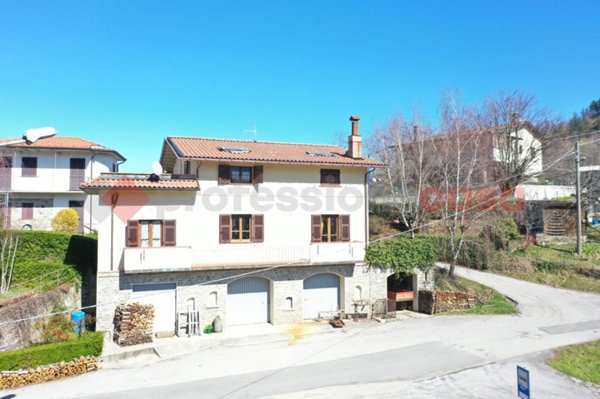 casa indipendente in vendita a Minucciano in zona Gramolazzo