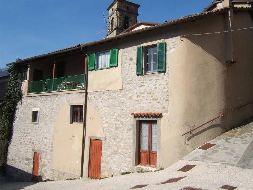 esavano in vendita a Minucciano