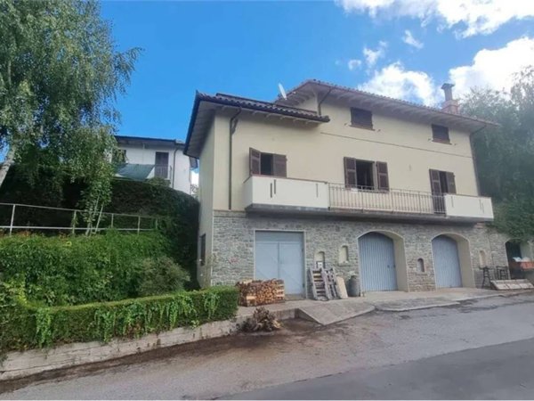 casa indipendente in vendita a Minucciano in zona Gramolazzo