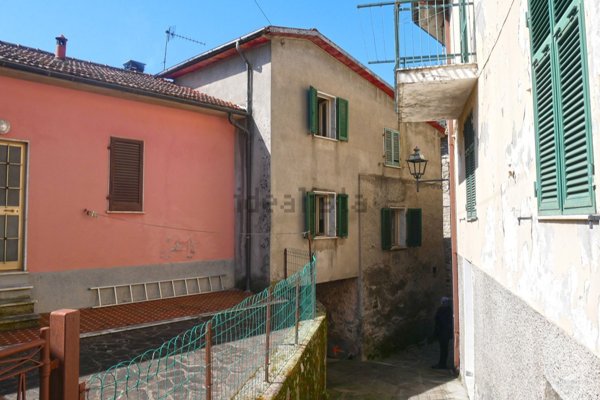 casa indipendente in vendita a Minucciano